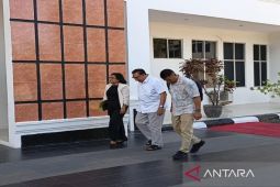 Mantan Wali Kota Kupang memenuhi panggilan Kejati NTT