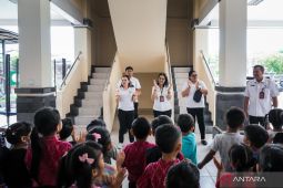 Bunda PAUD Badung serahkan bantuan alat tulis untuk TK terdampak banjir