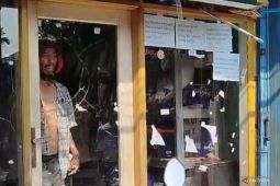 Pria diduga ODGJ mengamuk dan sandera dua anak