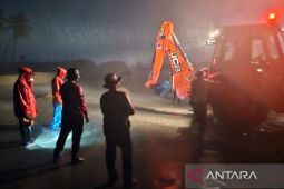 BPBD Aceh Barat kerahkan alat berat keruk muara Sungai Ujung Kalak atasi banjir