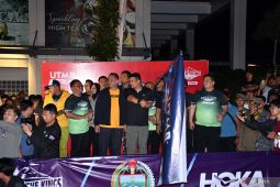 Gubernur Bobby bersama Bupati Vandiko lepas flag off Trail of The King 100 kilometer