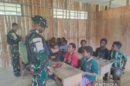 Satgas TNI Yonif 511/DY perkuat proses belajar mengajar siswa SD Inpres Brume