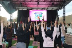 Mahasiswa kedokteran Universitas Jambi wujudkan gaya hidup sehat lewat yoga massal