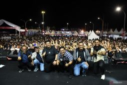 Ribuan warga ramaikan malam hiburan TOTK diisi artis ibu kota di Samosir