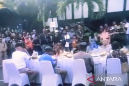 Pemkab Biak Numfor gelar pesta adat makan bersama untuk meriahkan FBB 2025