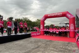 Warga Batam antusias ikuti Smartfren Fun Run 2025