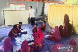 Kegiatan belajar dua sekolah di Pamekasan digelar di rumah warga