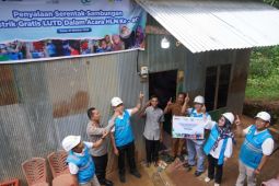 HLN ke-80, Insan PLN UID Sulselrabar bantu penyambungan listrik gratis bagi 448 rumah