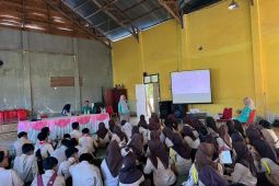 Cegah AIDS dan TB, DSLNG gelar penyuluhan kesehatan remaja di SMAN 1 Batui