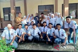 Gubernur Babel tinjau pembangunan ruang kelas dan sapa siswa-siswi SMA 01 Mentok