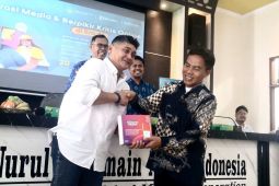 Diskominfotik NTB-IOH edukasi internet cerdas bagi santri