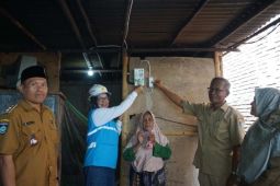 PLN nyalakan listrik untuk 136 warga tidak mampu di NTB lewat program LUTD