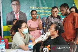 DPR RI bersama mitra inisiasi Cek Kesehatan Gratis warga Manokwari