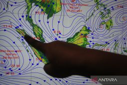 Waspada hujan petir di mayoritas wilayah Indonesia