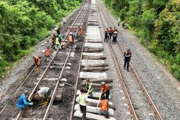 KAI Palembang ganti rel di  petak Stasiun Ujan Mas-Penganggiran