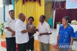 Pemkot Sorong salurkan bantuan modal usaha Rp180 juta kepada pelaku usaha mikro