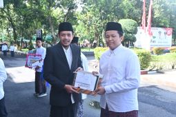 ASN Trenggalek kompak kenakan busana muslim saat apel HSN