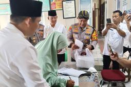 Polisi salurkan bantuan kemanusiaan bagi warga Cikande terdampak radioaktif