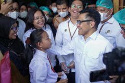 Cak Imin terima pesan untuk Presiden Prabowo dari siswi SDN Aek Tolang