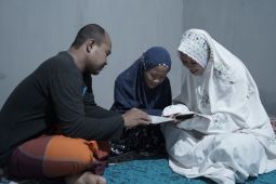 PLN nyalakan harapan warga pra-sejahtera di Desa Rasau Jaya Tiga, Kubu Raya