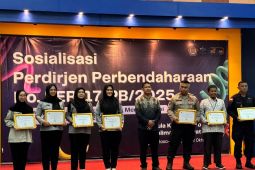 Kanwil Kemenkum Kalbar raih penghargaan kinerja terbaik semester I 2025