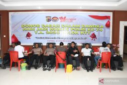 Polda NTT mengumpulkan 73 kantong darah dari aksi donor HUT Humas Polri