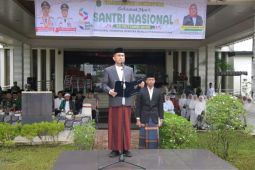 Peringati Hari Santri 2025, Pemkab Labura Serahkan Bantuan ke 18 Pesantren