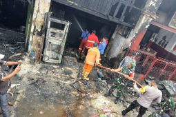 Tiga ruko dilahap sijago merah di Dolok Masihul