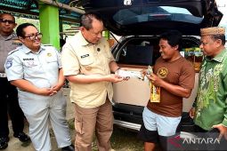Gubernur Gorontalo beri bonus bagi warga bayar PKB saat pasar murah