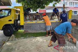 Lapas Ambon jual 3.000 batako press karya warga binaan pada masyarakat