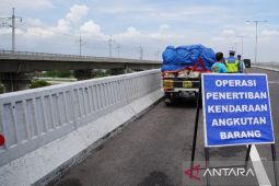 12 kendaraan terjaring operasi penertiban kepolisian dan Jasamarga di Ruas Jalan Layang MBZ