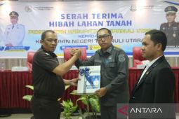 Pemkab Taput hibahkan tanah untuk Kejari