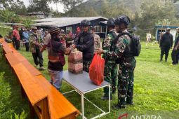Satgas TNI Yonif 511/DY memperkuat komsos dengan warga Pirime Lanny Jaya