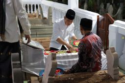 Wapres Gibran berziarah ke makam ulama besar KH Abbas Buntet Cirebon