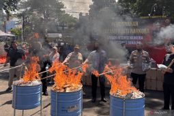 Kriminal Bandung - Polisi musnahkan 2,7 juta butir obat keras pemicu tawuran dan begal!