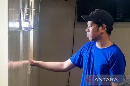 Tangis anak kala ibu tutup usia di sela penantian kapal di Banda Neira