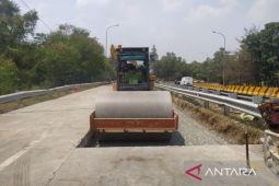 JTT lanjutkan kegiatan pemeliharaan Tol Japek jaga kenyamanan pengguna jalan