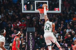 Bucks kalahkan Raptors 122-116