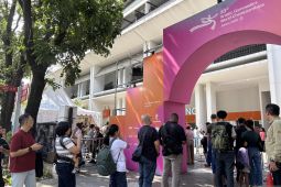 Antrean penonton mengular di pintu masuk WAGC pada hari terakhir Kejuaraan Dunia Senam 2025