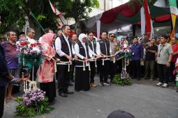 Khofifah resmikan jalan Miru-Jugo, dorong percepatan ekonomi Lamongan