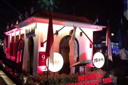 Menyala! Warga Bandung antusias saksikan Pawai Kendaraan Hias HJKB ke-215