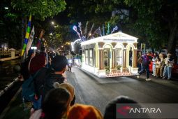 Pawai kendaraan hias dalam HUT ke-215 Kota Bandung