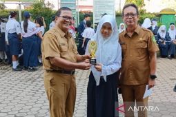 Kepala UPT SMP Negeri 7 Medan apresiasi siswi raih prestasi di ajang Music Festival 2025