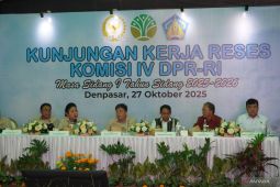 Komisi IV usulkan pemasangan mikrocip pada burung Perkici Dada Merah