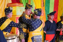 Menko Yusril terima anugerah gelar adat kehormatan Melayu Kepri