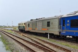 Perjalanan dua KA di Jember alami keterlambatan akibat banjir Semarang