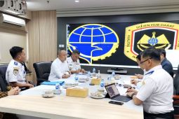 Bupati keluar-masuk kantor kementerian bahas pembangunan Selayar