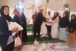 Partai Nasdem Palas berbagi berkah dengan lansia di Pondok Hj. Aminah Sibuhuan