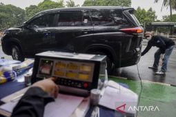 Operasi uji emisi kendaraan bermotor di Tangerang