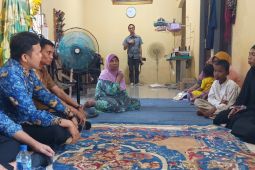 Wabup Sergai Adlin Tambunan jenguk keluarga nelayan hilang di Sialang Buah